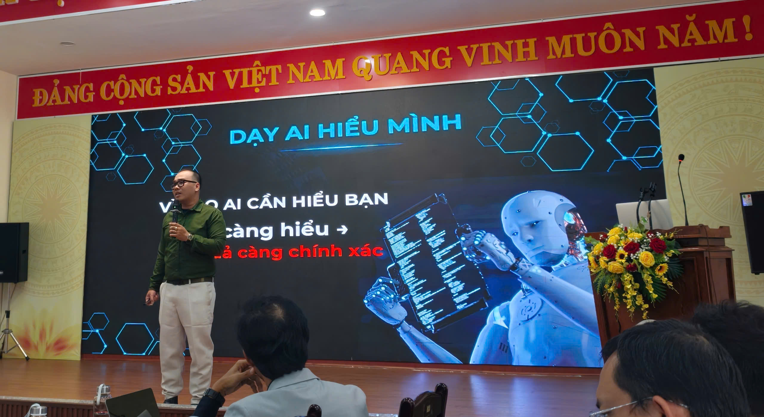 Ban Giám đốc Trung tâm Phát triển quỹ đất TP Đà Nẵng tham dự và chỉ đạo chương trình